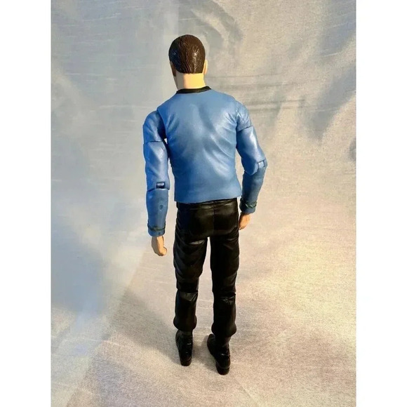 Star Trek Classic Doctor McCoy Art Asylum 7" Action Figure 2003 Poseable - Picture 2 of 2
